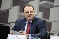 Barbosa apresenta propostas de reforma fiscal e auxílio aos estados na CAE
