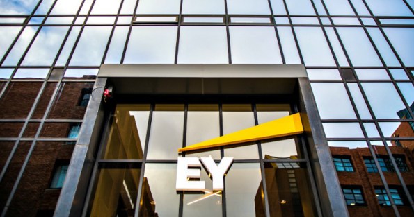 EY Ernst Young UpSlide Maiores e Melhores Empresas de Contabilidade no Mundo