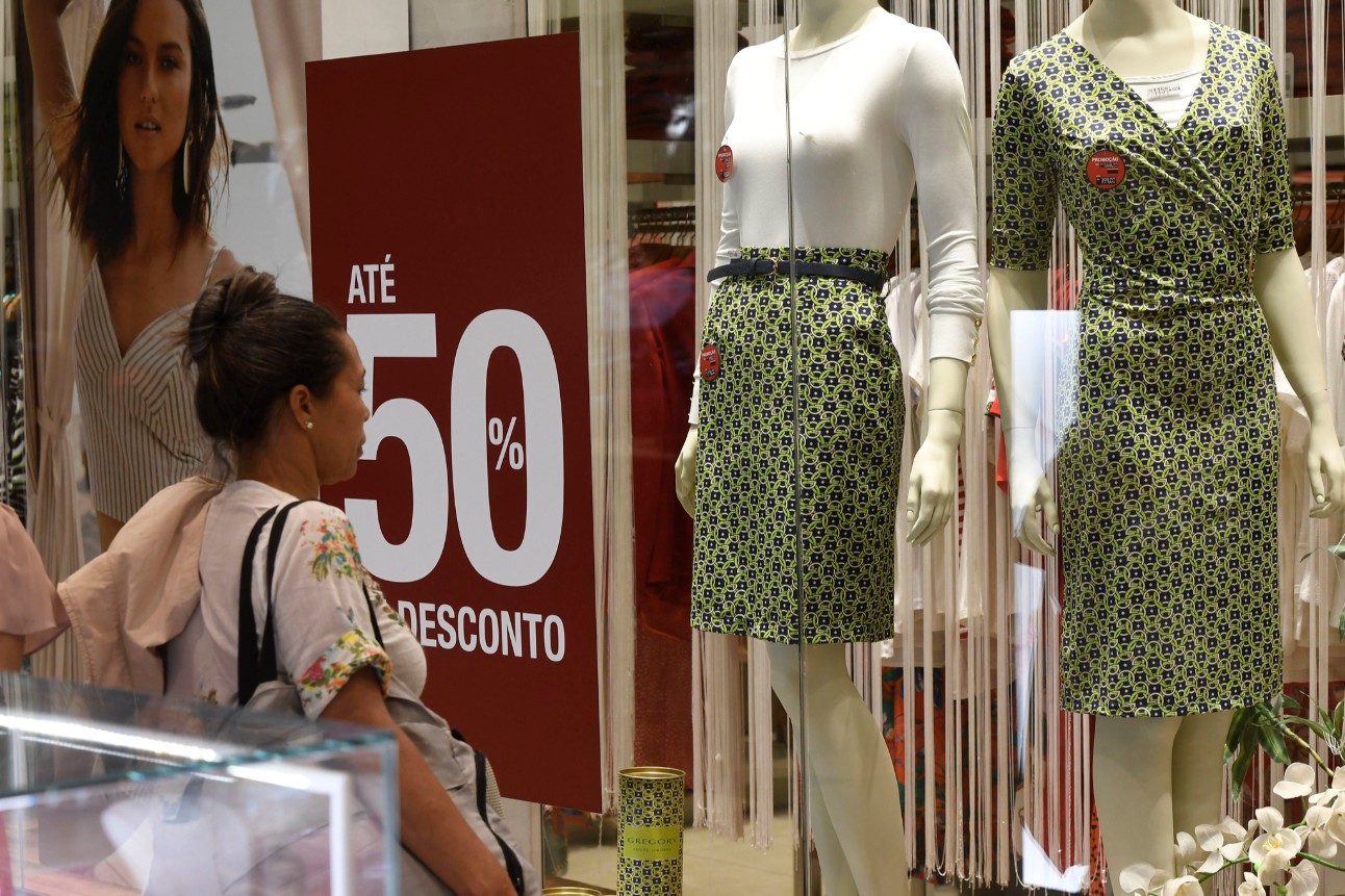 A principal razão é a vontade de ter recursos para usar em uma emergência A principal razão é a vontade de ter recursos para usar em uma emergência