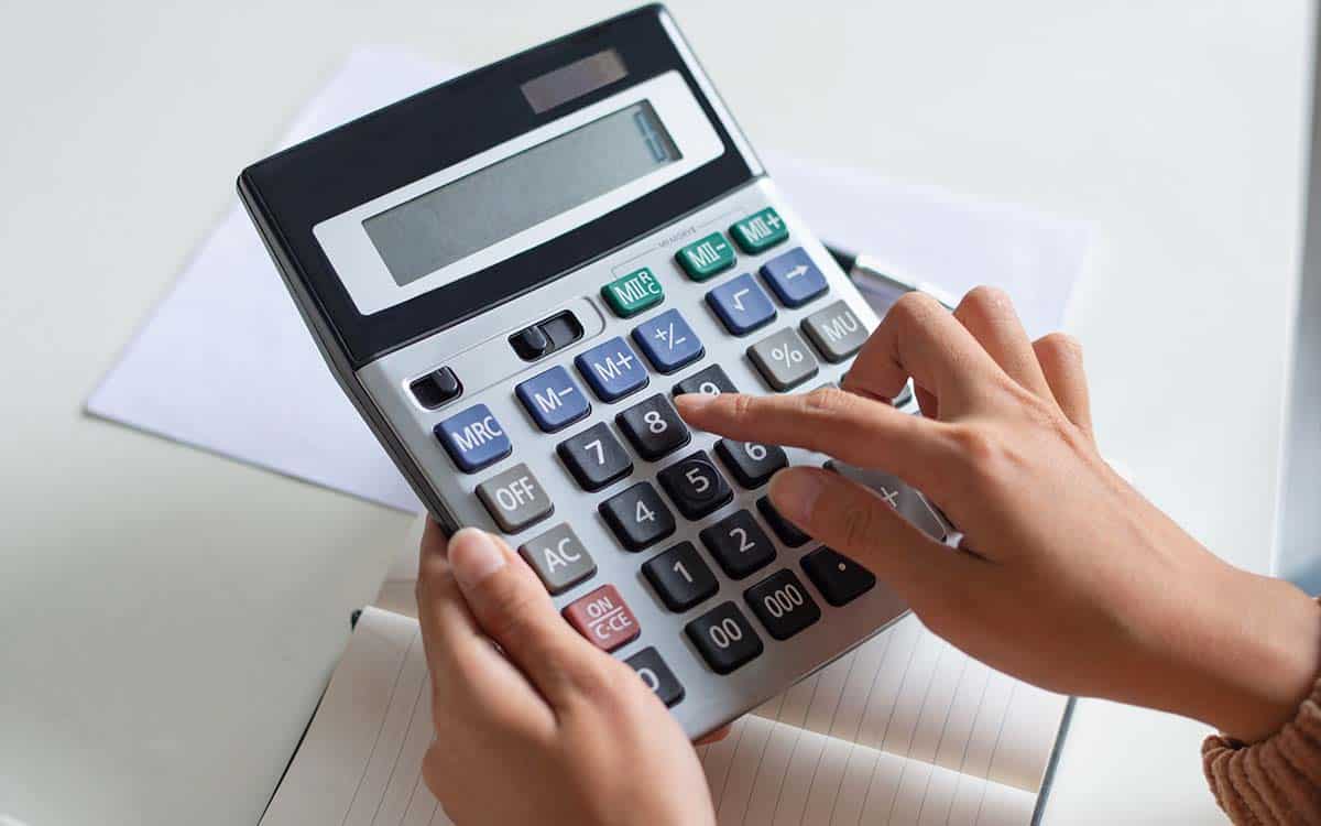 Imagem por @katemangostar / freepik