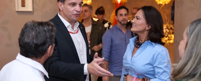 Aberta no CRAB grande exposição com artesanato do Boi-Bumbá de Parintins