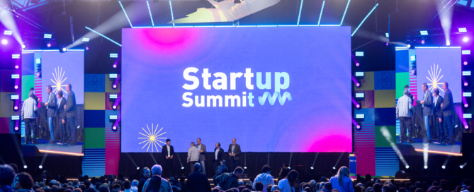 Startup Summit 2026 começa nesta quarta (26) para discutir tendências de mercado e conexões a startups